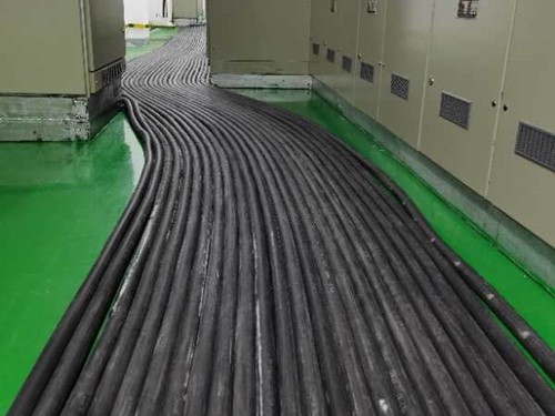 兴义如何根据理论计算公式计算温度对特定电压测量结果的影响？