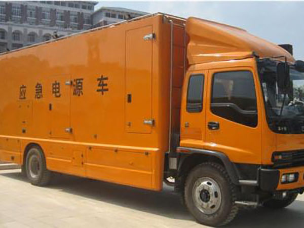 兴义冬季柴油发电机启动前，如何检查燃油系统中的积水？